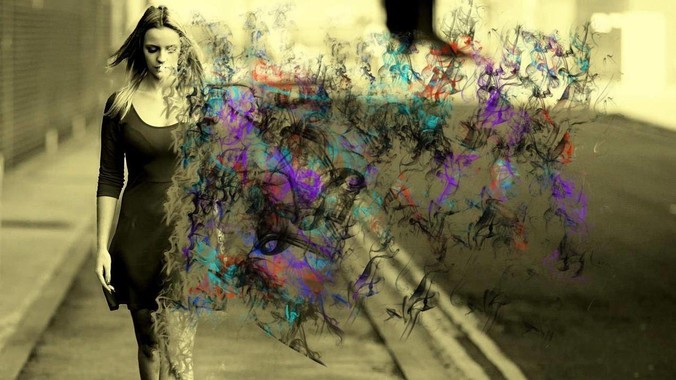 两个问题：女足工资为什么比男足低？如果中国女足和中国男足打一场谁会赢？